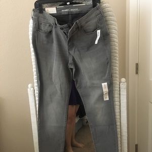 Never Worn Old Navy Rockstar Skinny Jeans